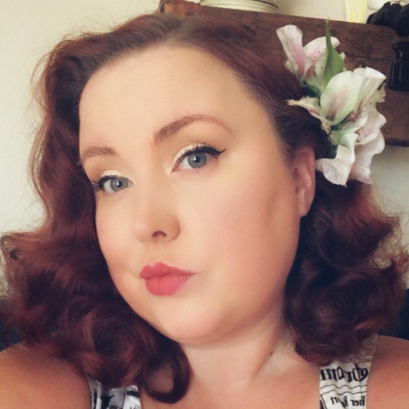 Meet your Posher, Aubrey - Picture 2 of 2